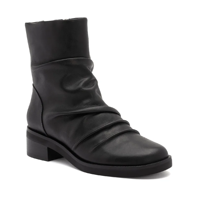 Stylish boots with high-heeled designs for fashion-forward looksTraverse Scrunch