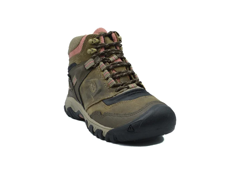 Classic boots with a low heel for all-day comfortKEEN Ridge Flex Waterproof Boot