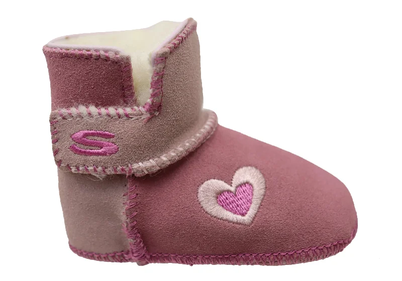 Boots with leather accents for a touch of eleganceSkechers Infant Baby Blizzards Tickles Boots