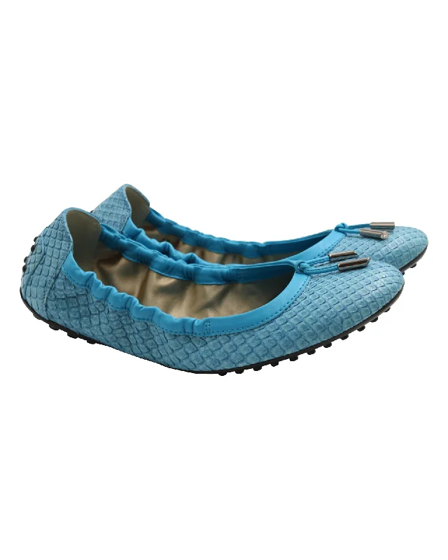 Flats with elastic straps for an adjustable fitFlats with a chic finish for elegant looksTod's Ballerina Dee Laccetto Flats in Light Blue Leather