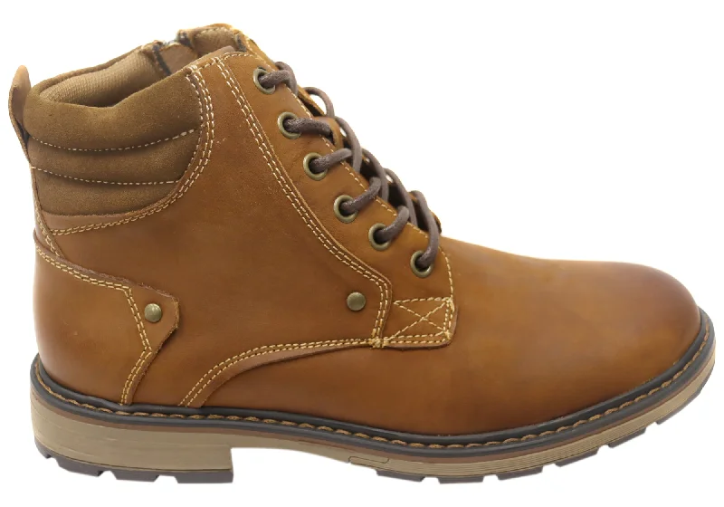 Fashionable boots with soft, supple leather constructionNatural Comfort Lukas Mens Leather Comfortable Lace Up Boots