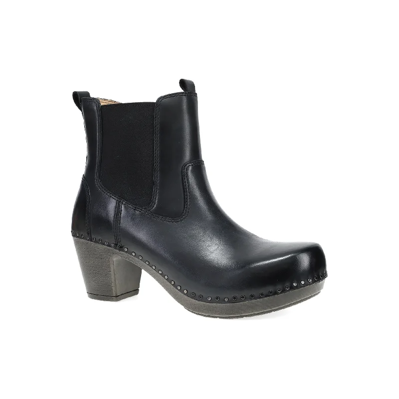 Fashionable boots with minimalist designs for versatile wearShayna