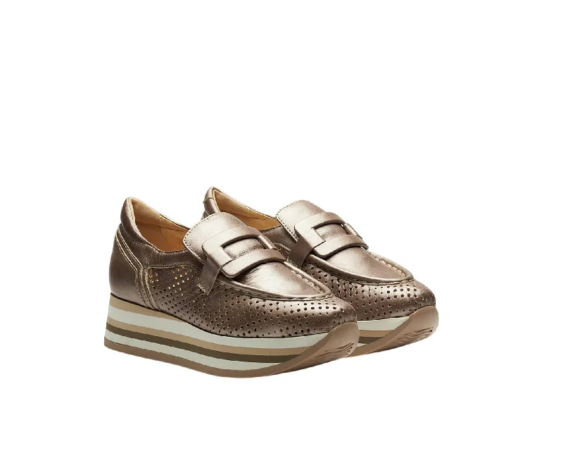 loafers for women with breathable mesh upper for ventilation-Women's Cher Loafers In Taupe Metallic