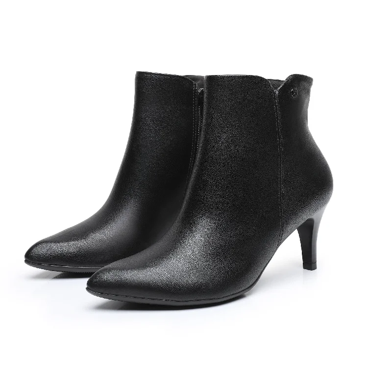 Boots with a chic, pointed toe for a polished appearanceChic Catwalk Boots - Black (745.087)