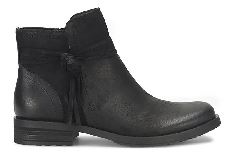 Boots with extra-wide calf options for a perfect fitBlake