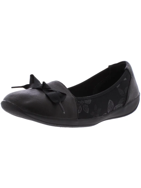 Flats with low-profile heel for a sleek and elegant lookComfortable flats with padded insoles for added comfortDaphne Womens Faux LEather Slip On Flats