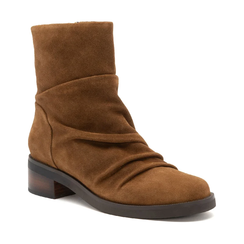 Trendy boots with oversized buckles for a unique lookTraverse Scrunch