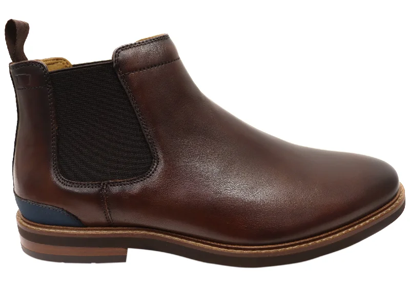 Comfortable boots with an easy slip-on designFlorsheim Mens EEE Wide Leather Highland Chelsea Plain Toe Gore Boots