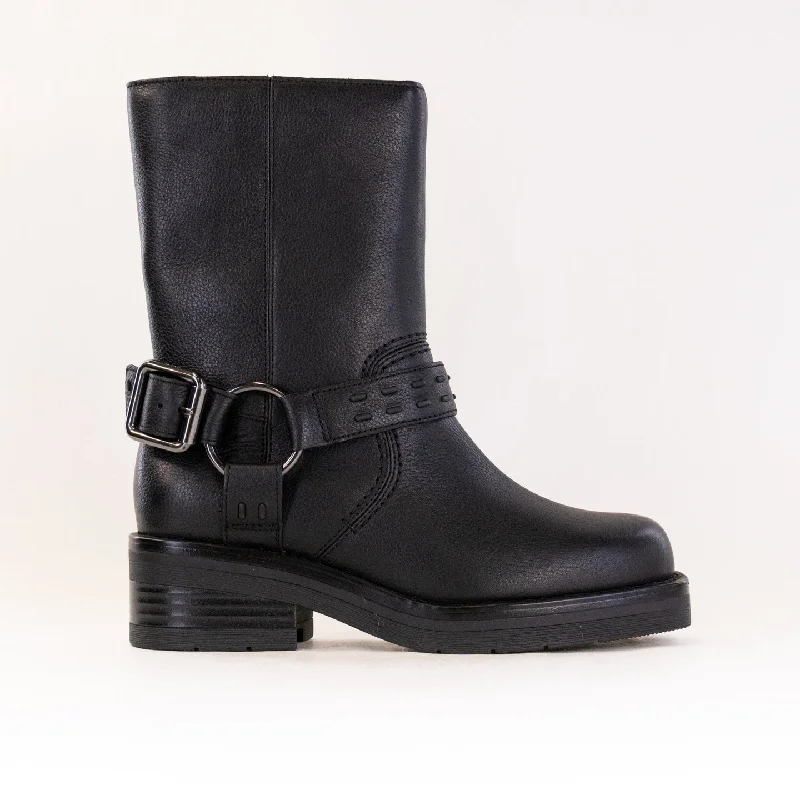 Boots with leather accents for a touch of eleganceClarks Rebelle Up Boot (Women's) - Black Leather