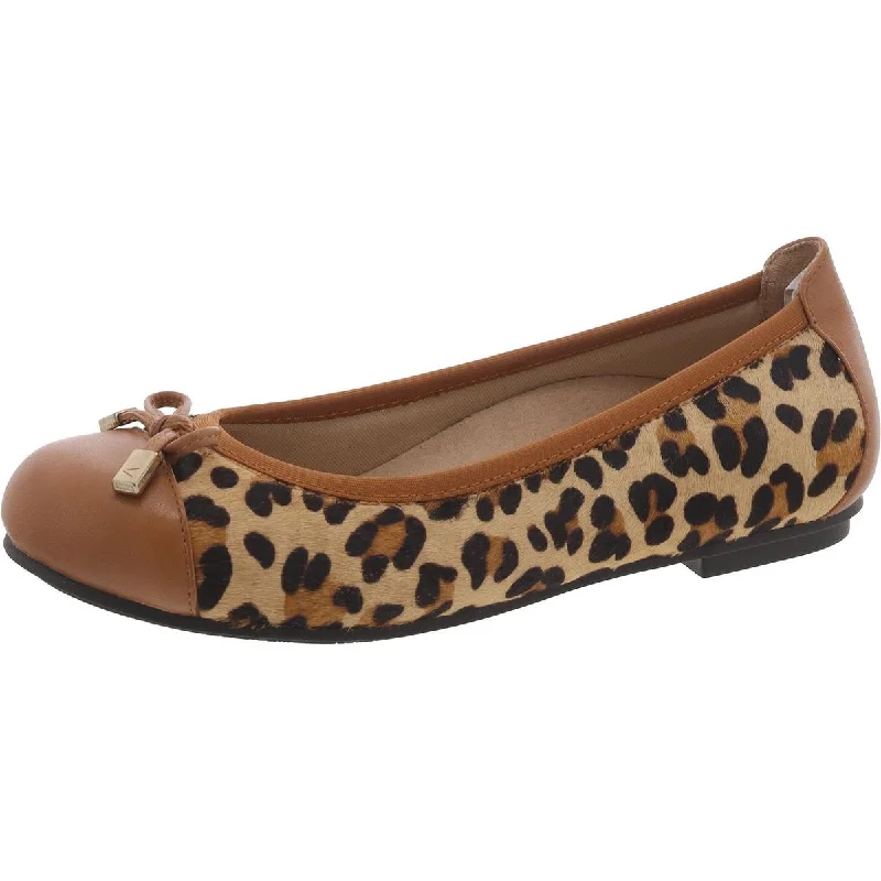 Comfortable flats with built-in heel support for better postureStylish flats for a relaxed, fashionable vibeMinna Womens Calf Hair Leopard Print Ballet Flats