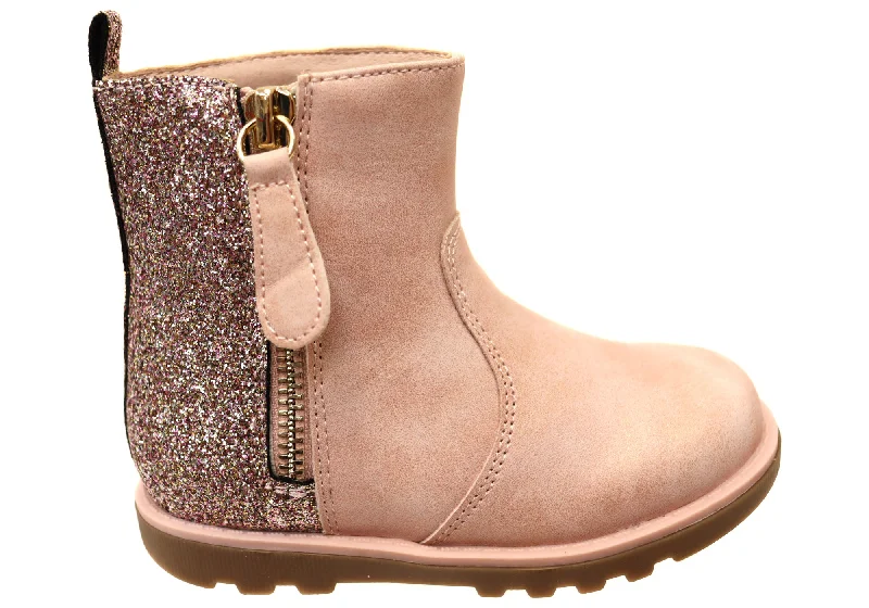 Comfortable ankle boots with soft leather constructionGrosby Roby Kids Girls Comfortable Boots