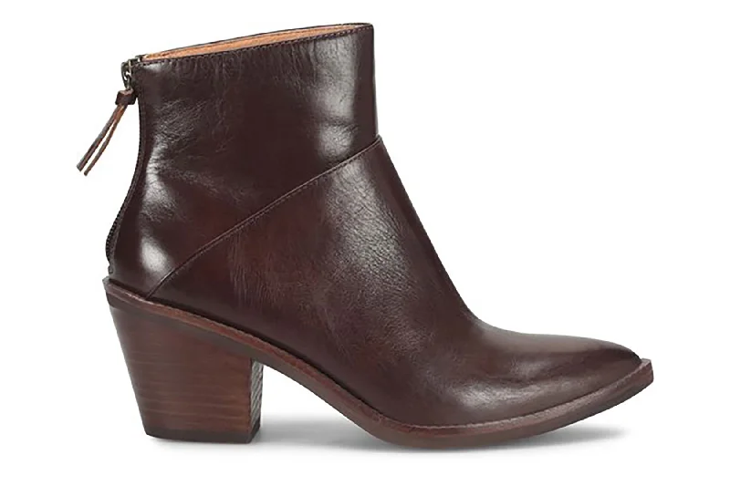 Trendy boots with oversized buckles for a unique lookMarley