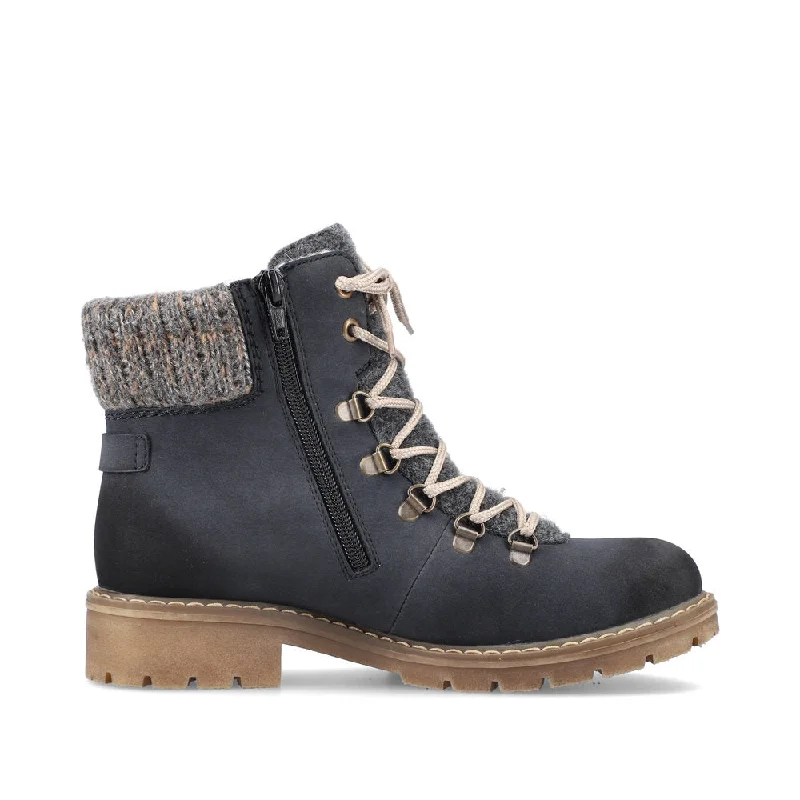 Trendy boots with oversized buckles for a unique lookRieker Women's Sabrina 31 Boot w/ Zip Pazifik / Anthrazit / Graphit