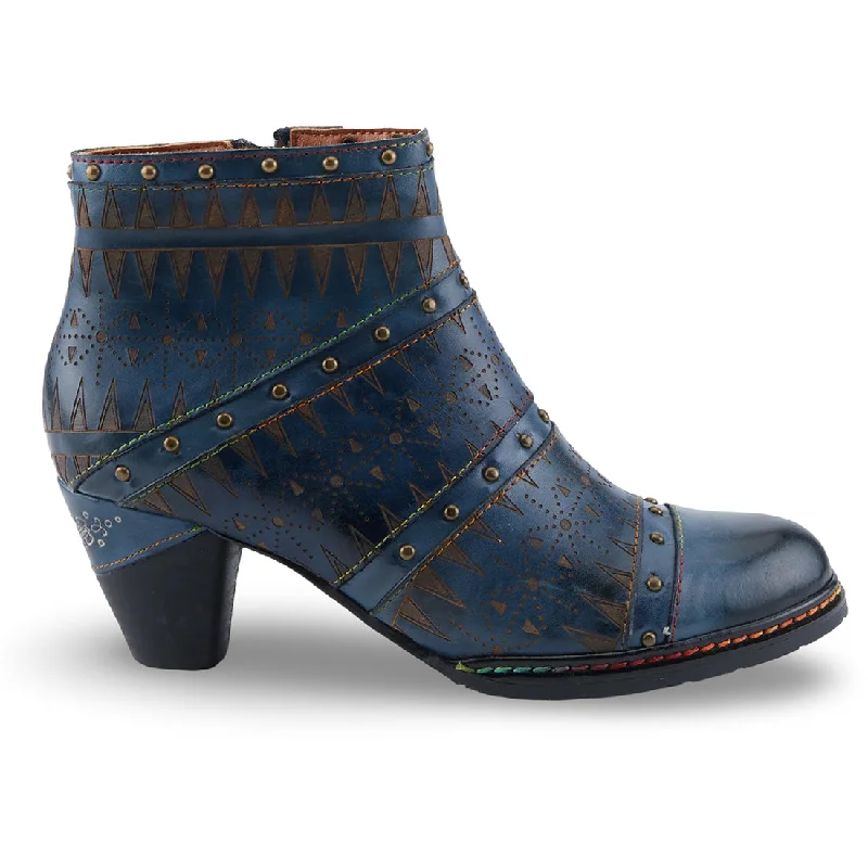 Comfortable boots with slip-on designs for easy wearNiobe