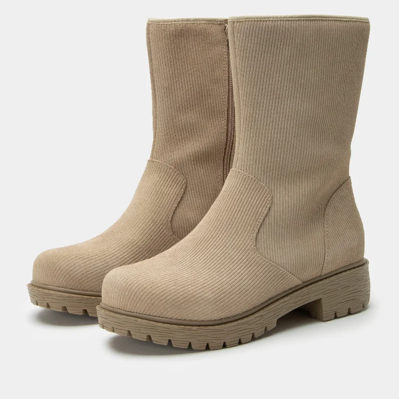 Comfortable winter boots with a slip-resistant soleChalet Cream Dream Boot