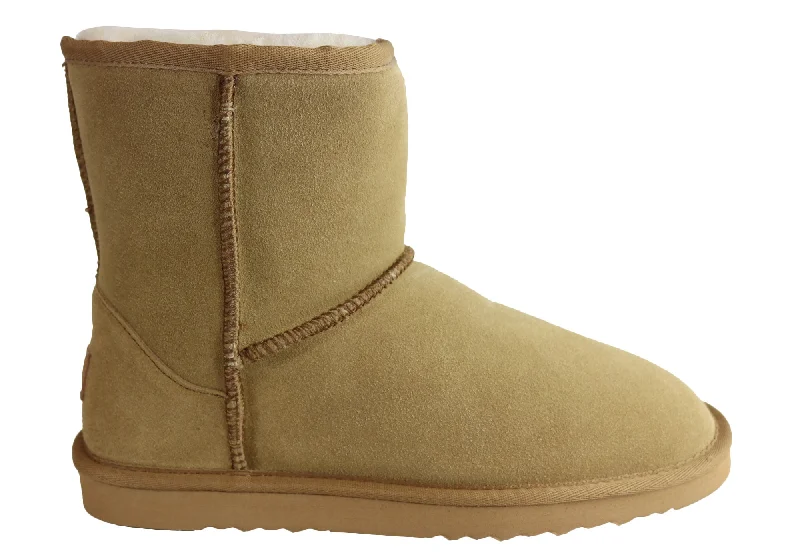 Comfortable boots with adjustable straps for a custom fitGrosby Jackaroo Ugg Mens Warm Comfortable Boots With Sheepskin Lining