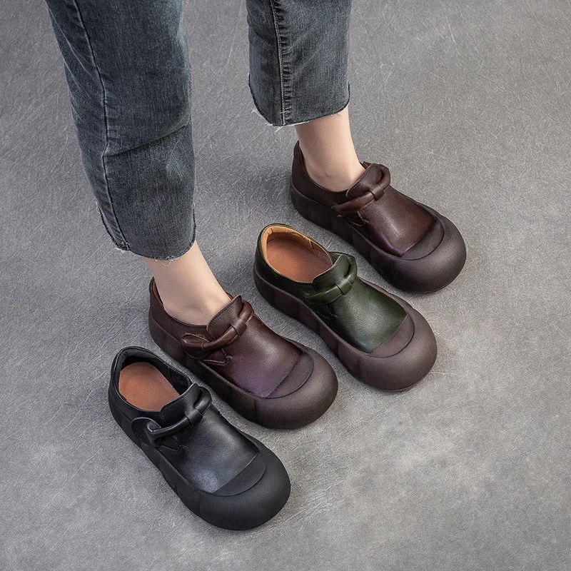 casual shoes with outdoor-inspired details for adventurous feelWomen Retro Soft Leather Flat Thick Soled Casual Shoes