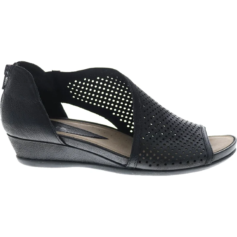 sandals with a stylish cork soleWomen's Earth Venus Black Leather