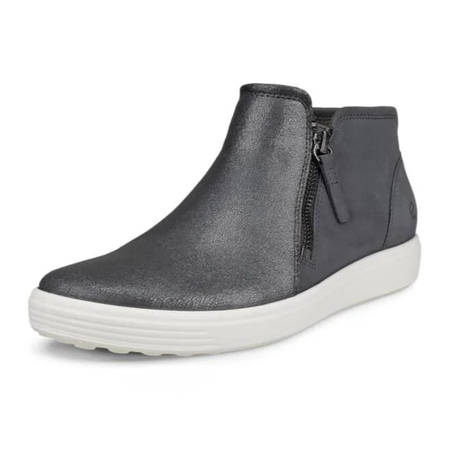 Stylish boots with a mix of suede and leather for texture contrastSoft 7 Bootie - Silver