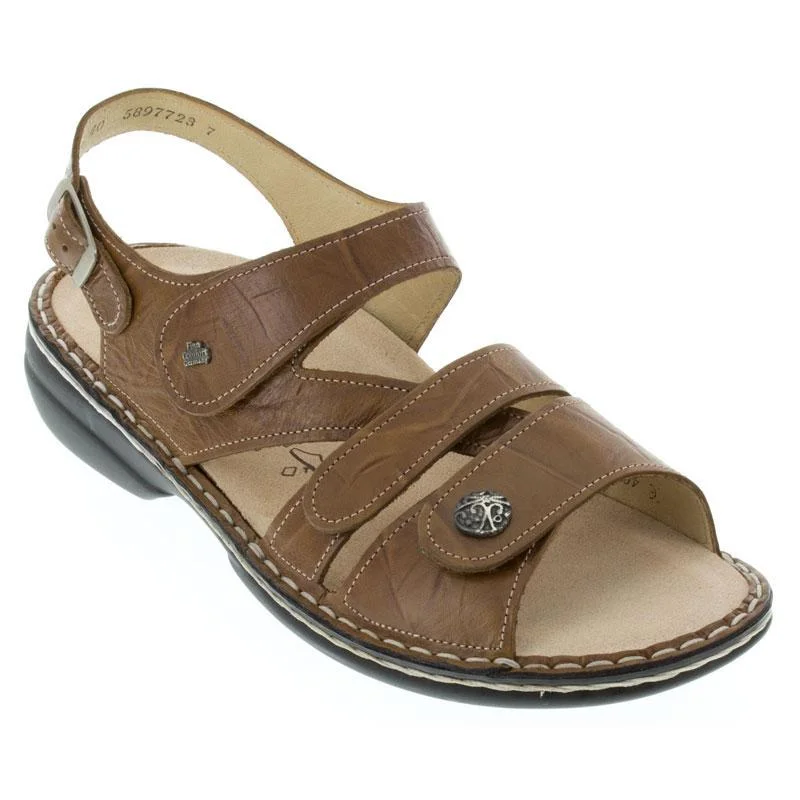 sandals with soft adjustable strapsGOMERA-SOFT FOOTBED PLISSEELIGHT COGNAC