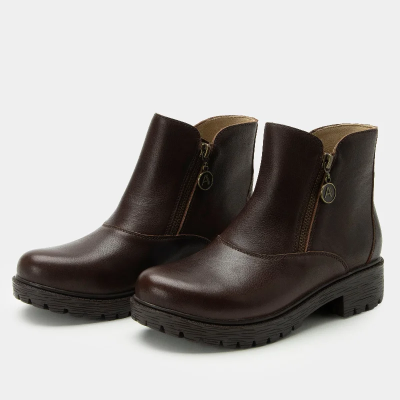 Stylish boots with a low heel for everyday wearRorie Java Boot