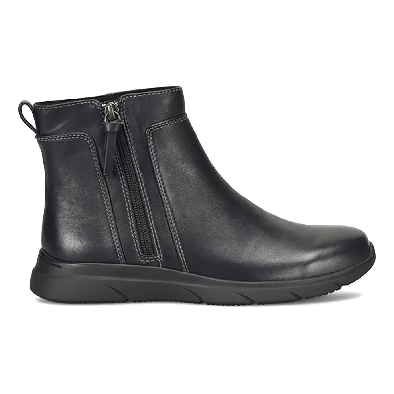 Stylish boots with sleek metal zippers for added styleMaxine