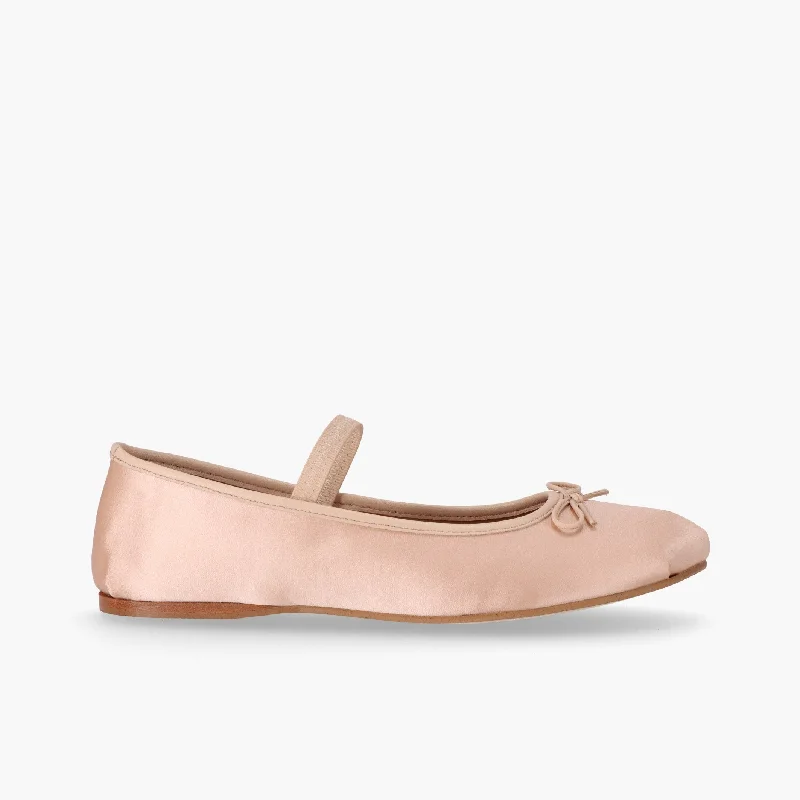 Comfortable flats with memory foam insoles for added supportStylish flats for a polished, trendy lookOdette Pale Pink Ballet Flats