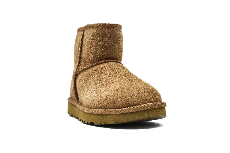 Casual boots with a relaxed, laid-back vibeUGG Classic Mini II Boot