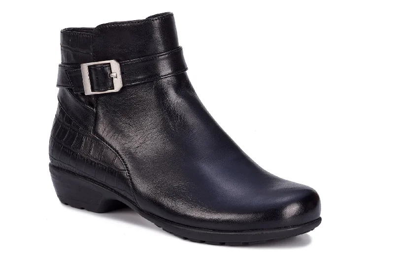 Elegant boots with a polished leather finishEllis