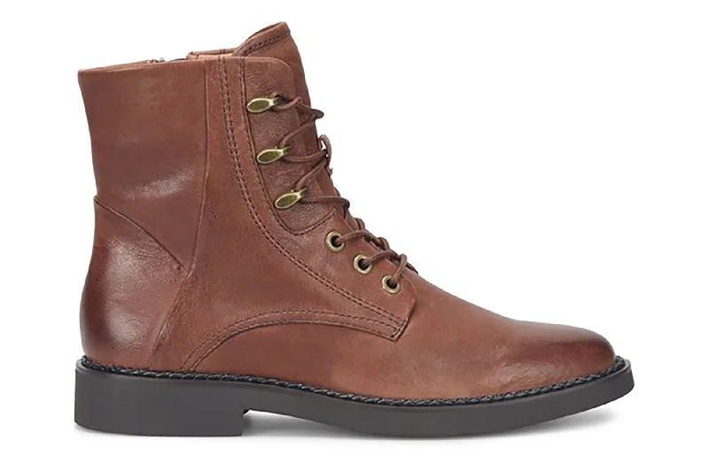 Comfortable boots with a flexible upper for a better fitElsberry