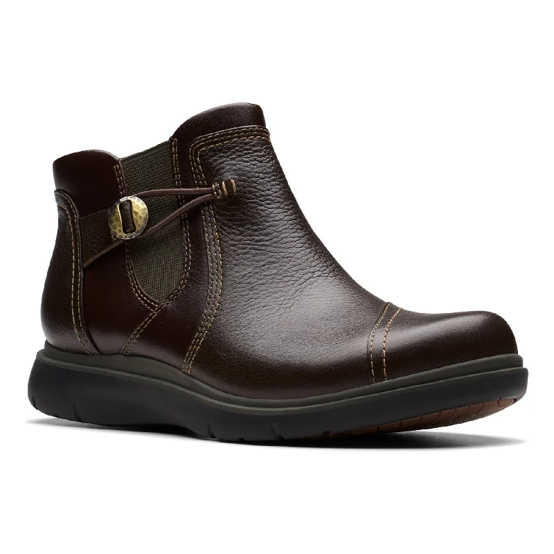 Trendy boots with a high-top design for extra flairCertina Joy