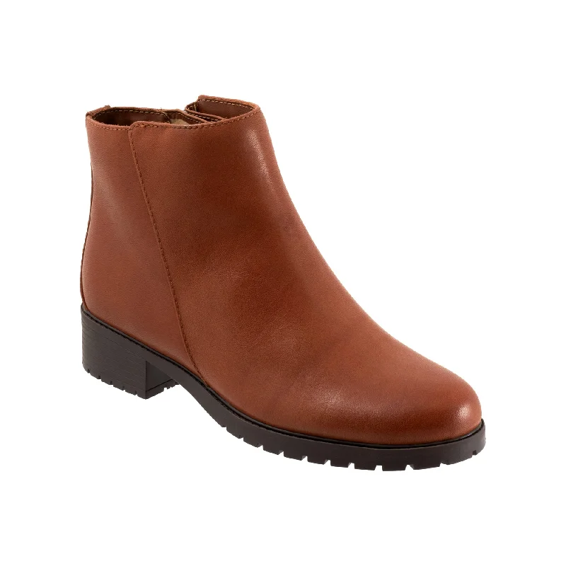 Trendy boots with contrasting colors for a bold styleMargo