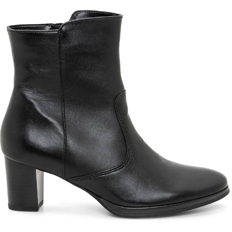 Casual boots with minimal details for a clean, simple lookOsmanthus