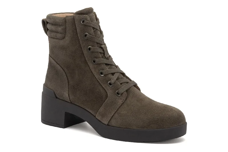 Stylish boots with a decorative ankle strapCapital Lace