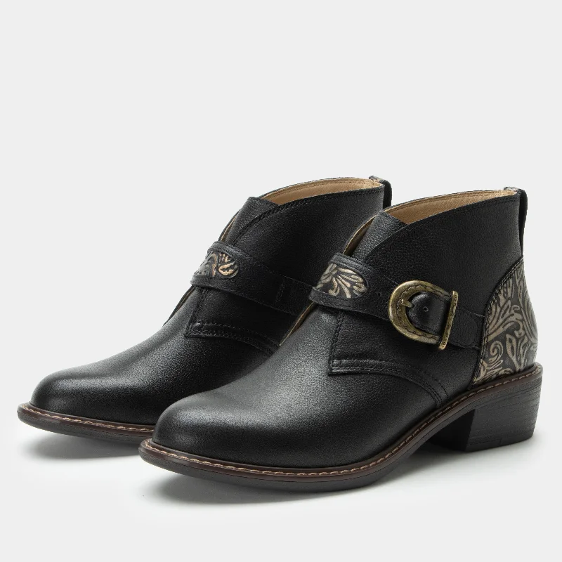 Comfortable ankle boots with soft leather constructionMikki Showboat Boot