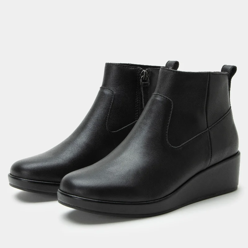 Warm boots with faux fur lining for cold weatherHadi Black Boot