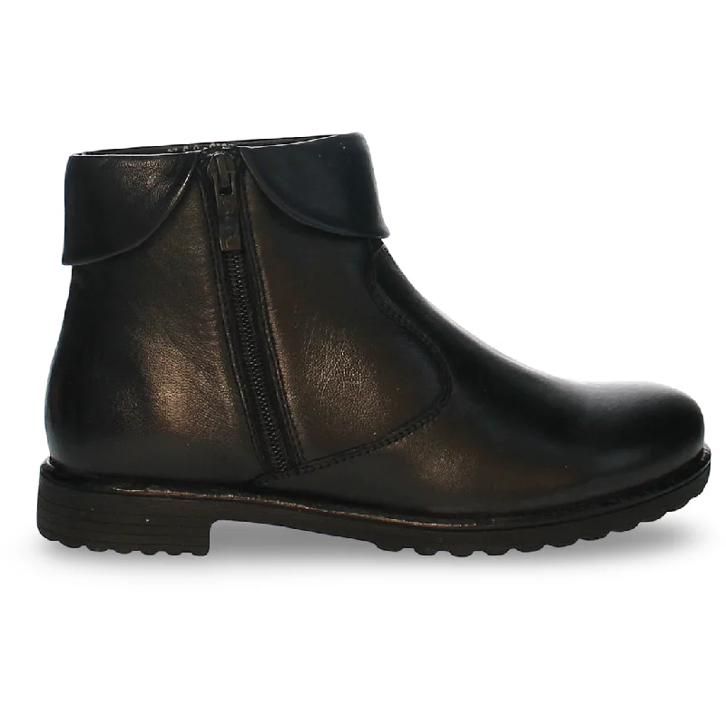 Comfortable boots for long days at work or on the goLoyola