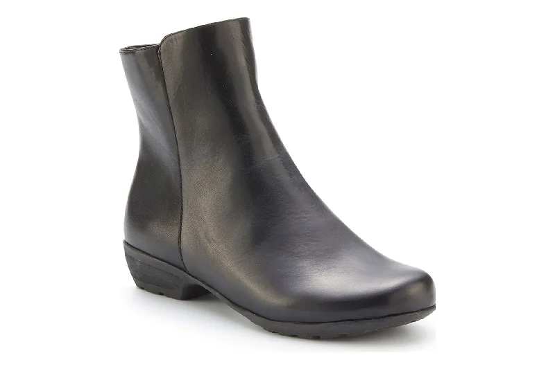 Trendy boots with a fun, pop of colorElsie