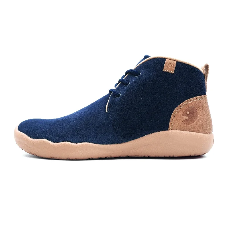 Boots with extra arch support for a comfortable fitBilbao Deep Blue Cow Suede Lace-up Boots Men