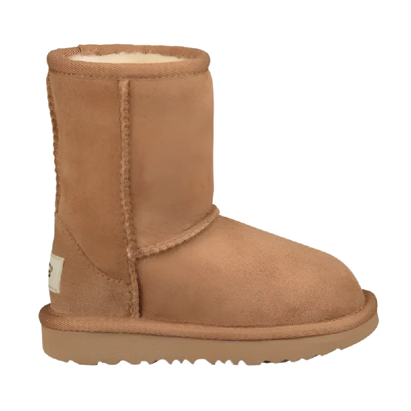 Boots with leather accents for a touch of eleganceUgg Toddler Girls Classic Short II Suede Boot Chestnut