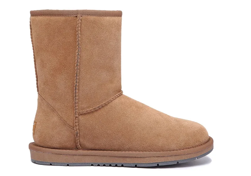 Casual boots with minimal details for a clean, simple lookUGG Australian Shepherd Unisex Short Classic Suede Ugg Boots