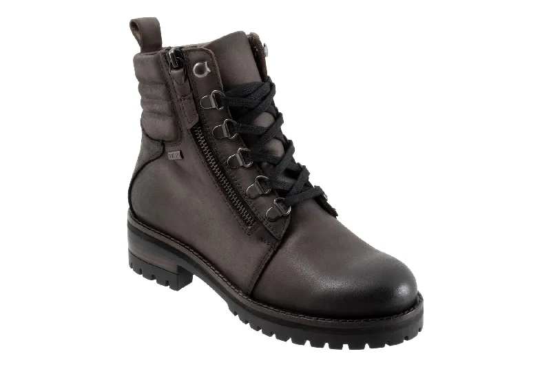 Boots with adjustable straps for a customizable fitEverett